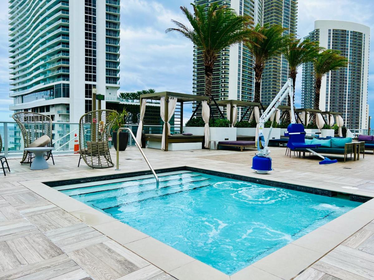 Hyde Beach House: Luxury Oceanside Resort with Rooftop Amenities Hollywood Exterior photo